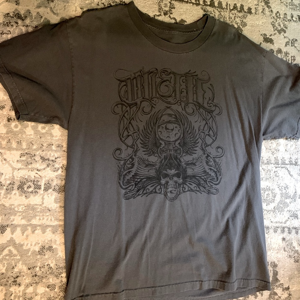 Men’s O’Neil t-shirt size large, very good condition, smoke free house.